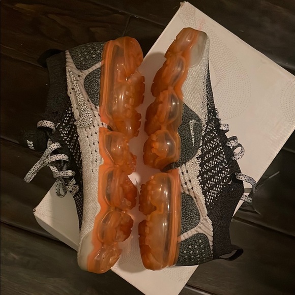 Nike VaporMax Black and White Sneakers with Orange Soles. Size 9 (Men’s 7.5) EUC - Picture 5 of 5